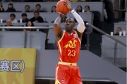 中欧体育官方入口-塔克36+15+12大号三双！广厦险胜山东 高诗岩22+5胡金秋13分
